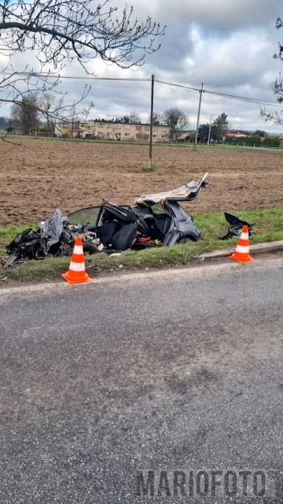 Czołowe zderzenie ciężarówki z osobową toyotą w Chróścinie Opowiecie info