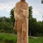 Cztery drewniane rzeźby w Niemodlinie