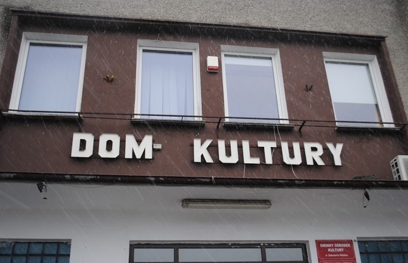 W Gminnym Ośrodku Kultury trwa remont ścian