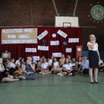 Baśniowe pożegnanie klas trzecich w Siołkowicach [FOTORELACJA]