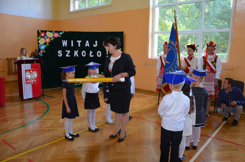 Szkoły w Niemodlinie rozpoczęły rok szkolny - Opowiecie.info