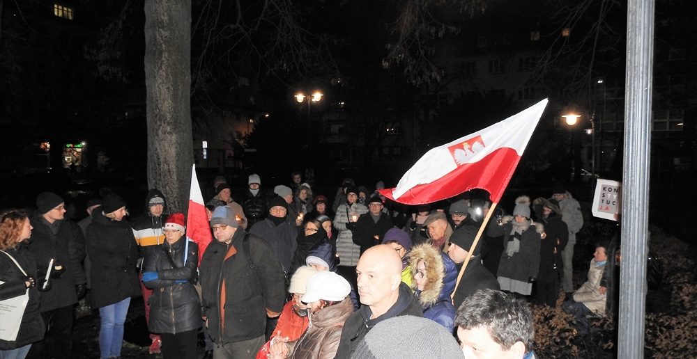 Czuwanie na Placu Daszyńskiego trwa. Kolejne pikiety 12 i 13 grudnia w rocznicę wprowadzenia stanu wojennego
