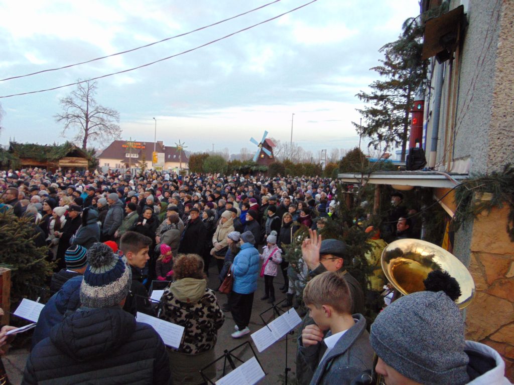 Świąteczne kolędowanie w Opolu-Szczepanowicach. Biskup Czaja: „potrzebna nam zgoda, dość sporów!”