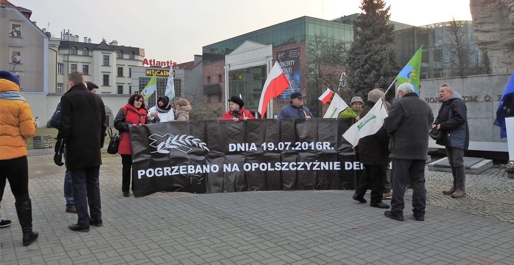 Literiada i kolejna miesięcznica pogrzebania demokracji na Opolszczyźnie