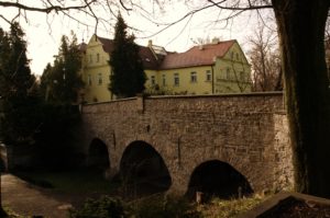 Konserwacja zabytkowych zbiorów Wojewódzkiej Biblioteki Publicznej. Skorzysta także zamek w Rogowie Opolskim