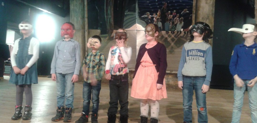 Uczniowie PSP w Opolskim Teatrze Lalki i Aktora