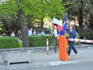 Europiknik z miesięcznicą – połączony protest. Unijna flaga znów na Urzędzie Wojewódzkim [WIDEO, ZDJĘCIA]
