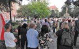 Opolanie nie ustępują. „Dziś cichy protest. Za tydzień przyjdziemy pod sąd z gwizdkami” [ZDJĘCIA, WIDEO]