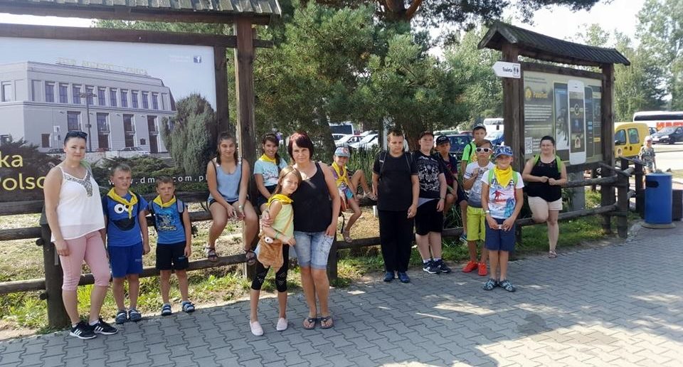 Wycieczka do Parku Nauki i Rozrywki w Krasiejowie dla dzieci z Dąbrowy