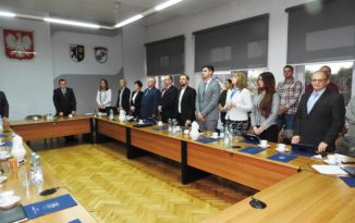 Emocjonalne ślubowanie nowego wójta Dobrzenia Wielkiego Emocjonalne ślubowanie nowego wójta Dobrzenia Wielkiego