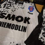 Nowe koszulki i sprzęt dla Młodzieżowego Ośrodka Koszykówki w Niemodlinie