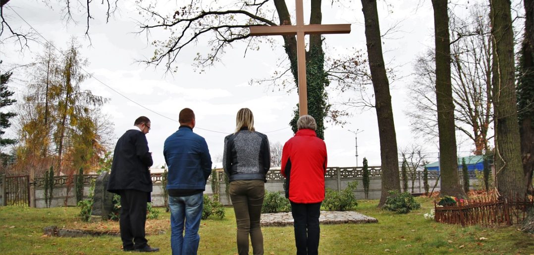 Poświęcono krzyż na starym cmentarzu w Kup