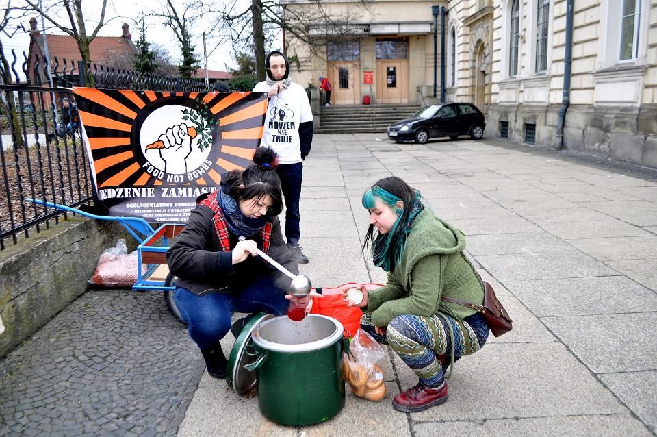 Jedzenie Zamiast Bomb w Opolu. Społeczna akcja rusza w weekend i potrwa do wiosny