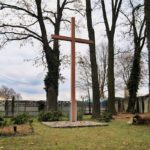 Poświęcono krzyż na starym cmentarzu w Kup