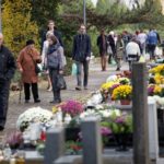 1 listopada. Tysiące osób na cmentarzu w Opolu-Półwsi [ZDJĘCIA]