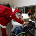Niepełnosprawni pokonywali bariery ze św. Mikołajem. „Martwi mnie, że ludzie wciąż obawiają się inności”