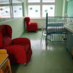 Kolejne fotele dla rodziców od WOŚP dla Oddziału Chirurgii Dziecięcej USK w Opolu