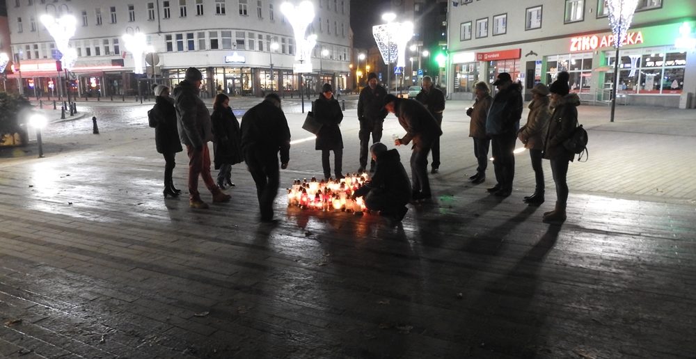 Serce dla Prezydenta Pawła Adamowicza w Opolu wciąż płonie