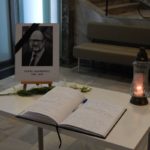 Śmierć Pawła Adamowicza. Opolanie wpisują się do księgi kondolencyjnej