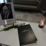 Śmierć Pawła Adamowicza. Opolanie wpisują się do księgi kondolencyjnej