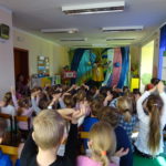Artyści z Krakowa odwiedzili siołkowickich przedszkolaków