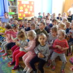 Artyści z Krakowa odwiedzili siołkowickich przedszkolaków