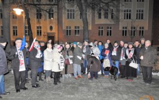 Wolni Ludzie z Opola znów przed Sądem Okręgowym na Placu Daszyńskiego Wolni Ludzie z Opola znów przed Sądem Okręgowym na Placu Daszyńskiego