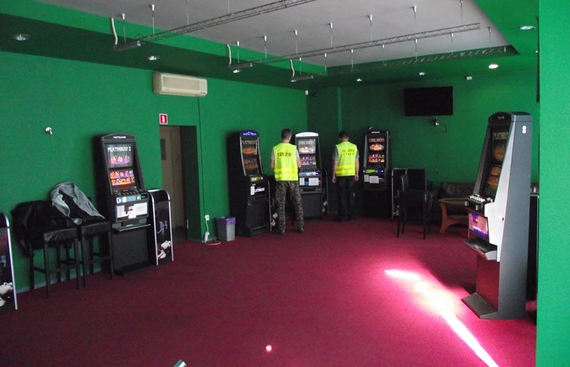 Funkcjonariusze KAS z Opola zlikwidowali nielegalne salony gier