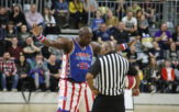 Koszykarskie show z Harlem Globetrotters [ZDJĘCIA]