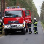 Dobrzeńscy strażacy usunęli zagrażające kierowcom drzewo [ZDJĘCIA]