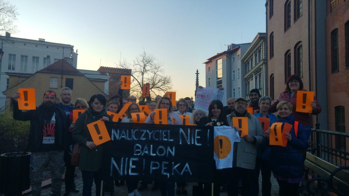 Strajk nauczycieli 2019. Wykładowcy i studenci Uniwersytetu Opolskiego poparli protestujących