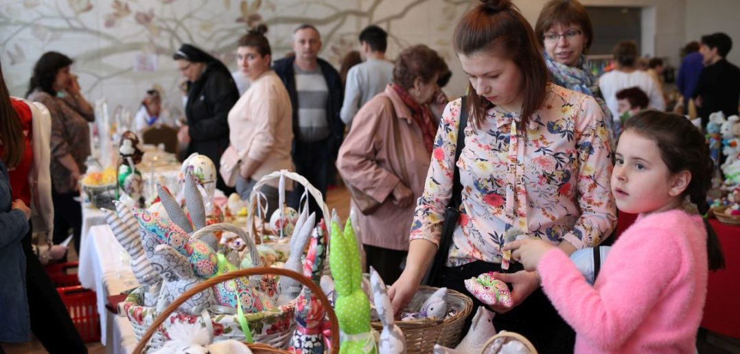 Wielkanocne wyroby w Dobrzeniu Małym – 25 sprzedawców na lokalnym jarmarku [GALERIA, AUDIO]