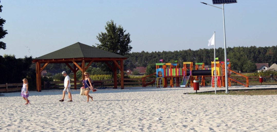 Plac zabaw nad kąpieliskiem w Nowych Siołkowicach