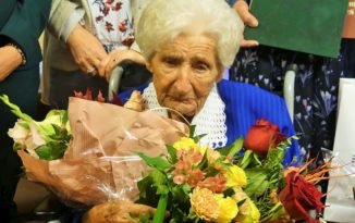 Gertruda Thoms z Chróścic skończyła 100 lat. Pogodna jubilatka świętowała z fetą [WIDEO, ZDJĘCIA]