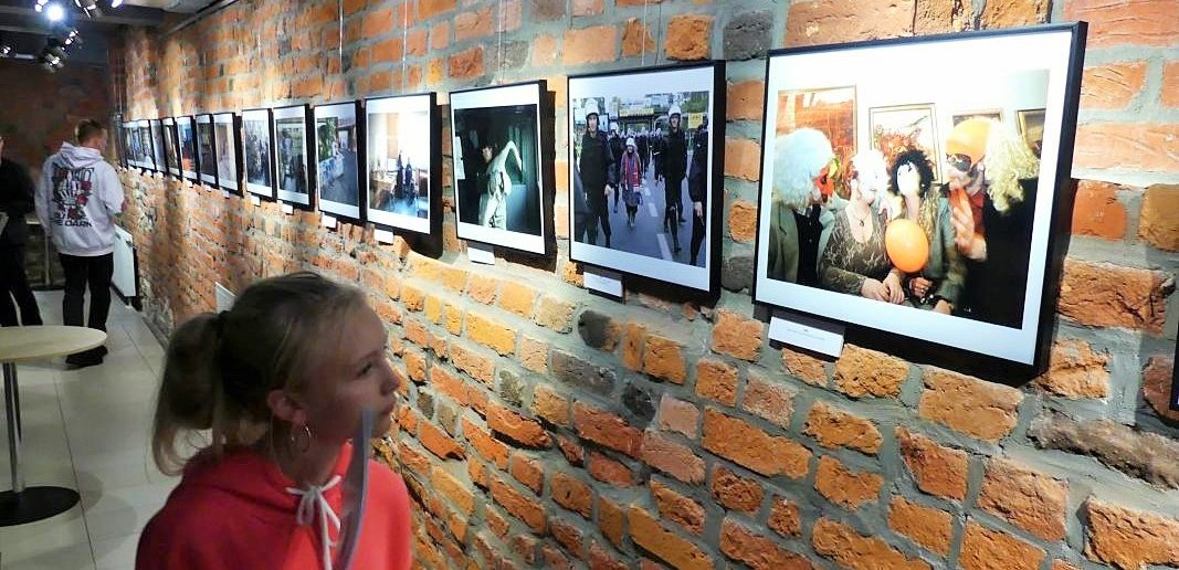 9. Opolski Festiwal Fotografii otwarty. Sławomir Mielnik o 20 latach fotografowania opolan, Adam Żądło o ukochanej wsi [WIDEO]