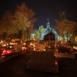 Wszystkich Świętych 2019. Jak wieczorem wyglądał cmentarz w Dobrzeniu Wielkim? [GALERIA]