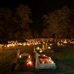 Wszystkich Świętych 2019. Jak wieczorem wyglądał cmentarz w Dobrzeniu Wielkim? [GALERIA]