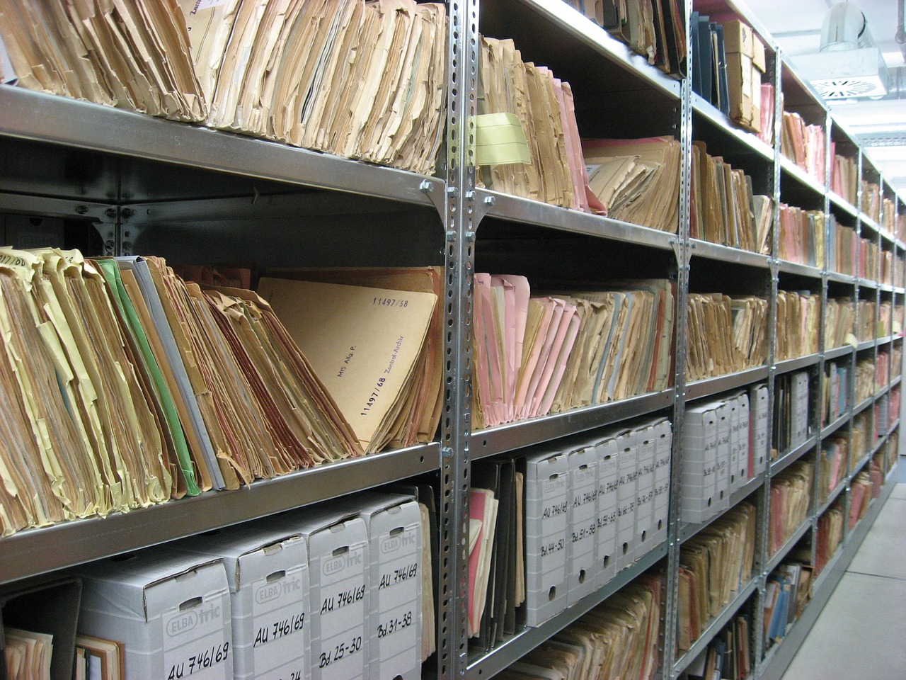 Wyższa emerytura dzięki archiwum. Gdzie szukać dokumentów sprzed lat?