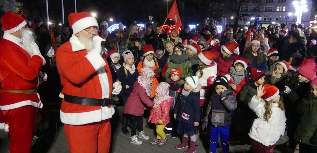 VI Marsz Mikołajów w Opolu. Dobroczynnie, tanecznie i świątecznie [ZDJĘCIA, WIDEO]