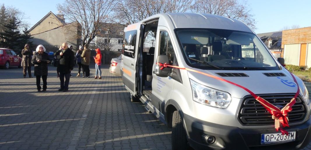 Fundacja Jednorogów ma nowego busa za 142 tys. zł [ZDJĘCIA, WIDEO]