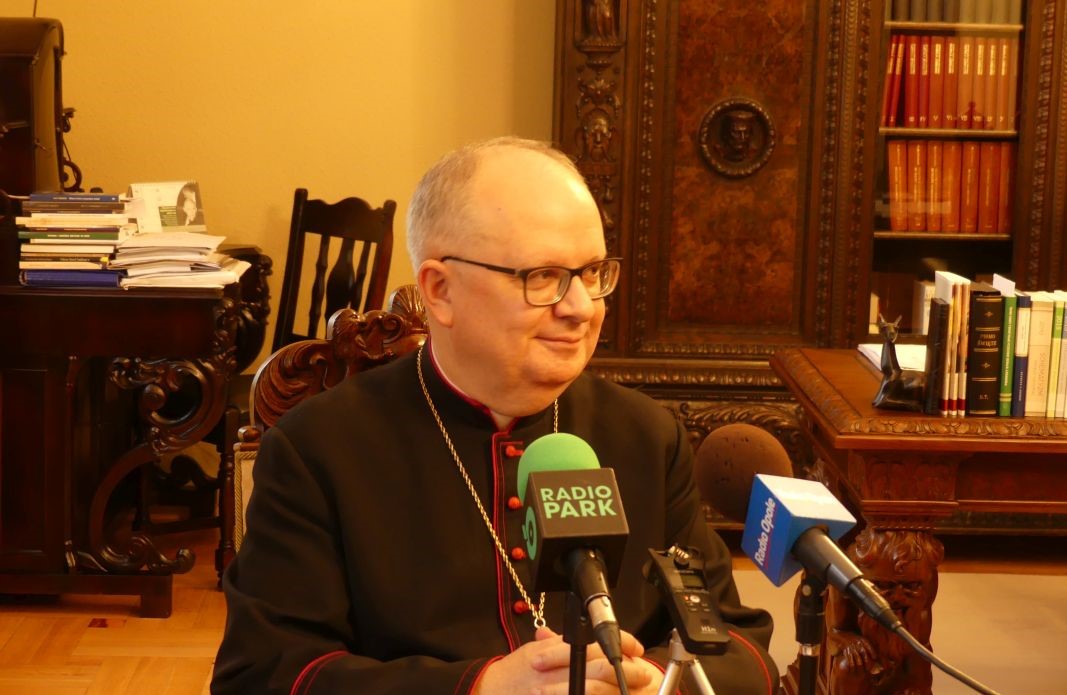Biskup opolski Andrzej Czaja złożył życzenia na Boże Narodzenie [WIDEO]
