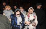 Wolni Ludzie z Opola zebrali się przed sądem na pół godziny przed ogłoszeniem orzeczenia przez Sąd Najwyższy