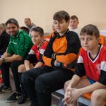 Uczniowie szkół podstawowych zagrali w piłkę halową w Dąbrowie [GALERIA]