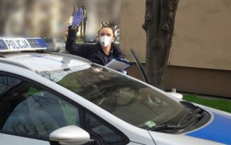 Koronawirus. Dzielnicowi sprawdzają, czy ktoś nie łamie kwarantanny Koronawirus. Dzielnicowi sprawdzają, czy ktoś nie łamie kwarantanny
