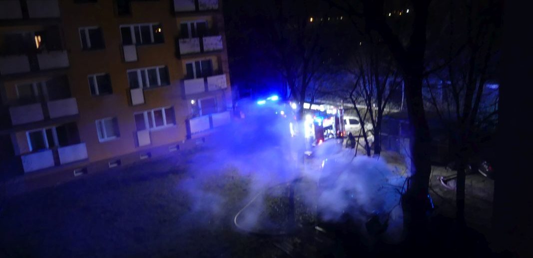 Pożar osobówki na ulicy 1 Maja w Opolu [WIDEO]