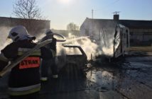 Pożar samochodu i przyczepy kempingowej w Lubieni [ZDJĘCIA]