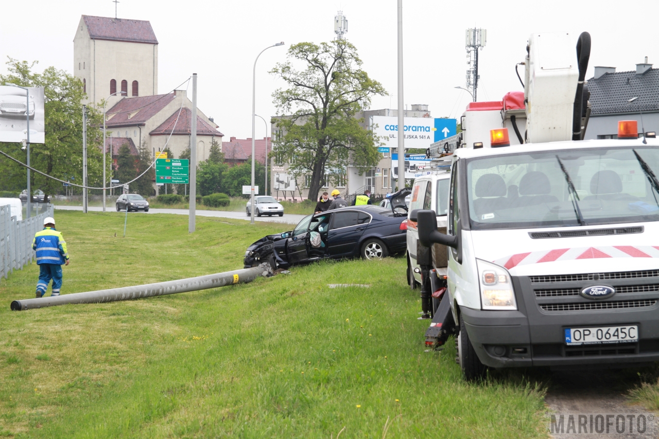 Kierowca BMW wjechał w słup na ulicy Wrocławskiej