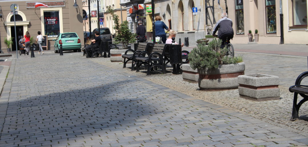 Problem. Bezrobocie rośnie, a ofert pracy jest prawie o połowę mniej