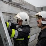 Strażacy zabezpieczyli mury przeciwpowodziowe w Dobrzeniu Małym [GALERIA]
