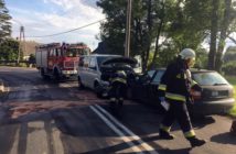 Czołowe zderzenie samochodów w Popielowie [ZDJĘCIA]